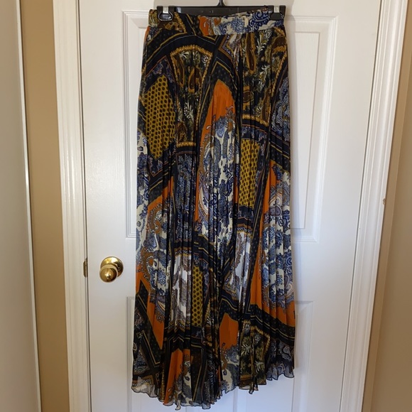 H&M pattern long skirt - Picture 3 of 8
